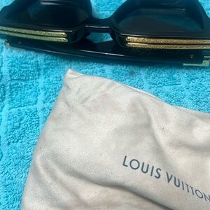 Louis Vuitton glasses used only wore them maybe ten times paid over a 1k few yr